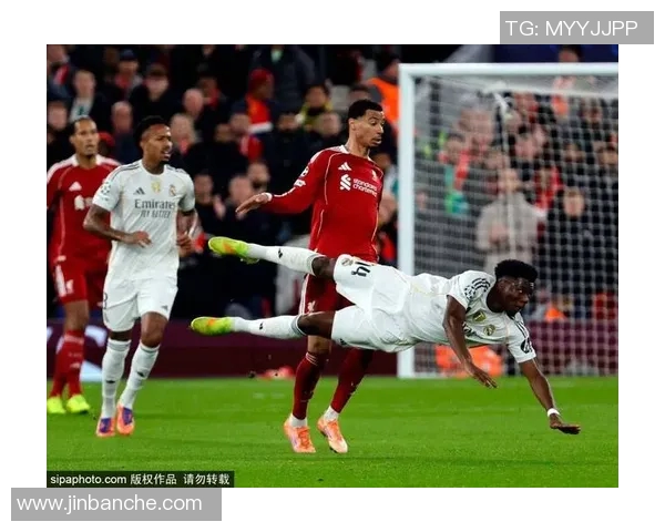 帕奎塔引领新潮流足球场上的艺术家与战士双重身份解析